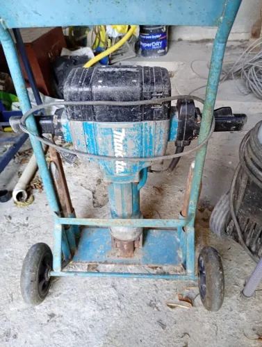 MARTELETE DE 30KG EM EXCELENTE ESTADO