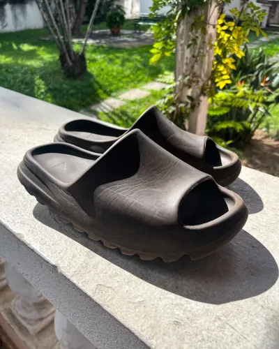 Yeezy Slide Ochre original (usado)