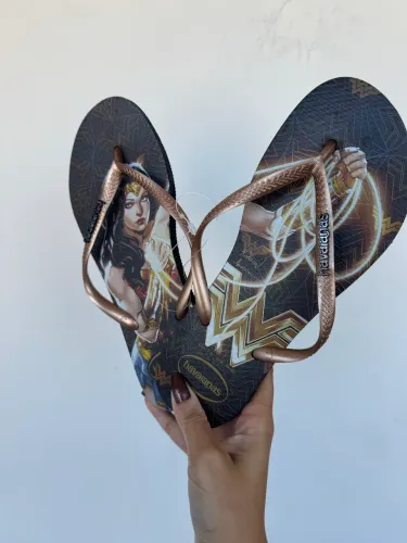 chinelo mulher maravilha 37