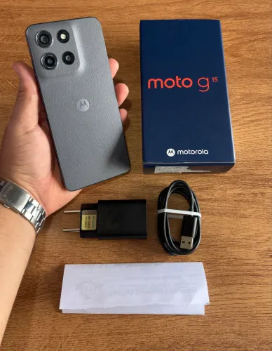 Smartphone Motorola Moto G15 256/4G Cinza 1 mês de uso
