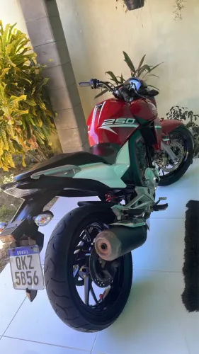 Vendo CB Twister 250 bem conservada no precinho  está top tem conversa no valor 