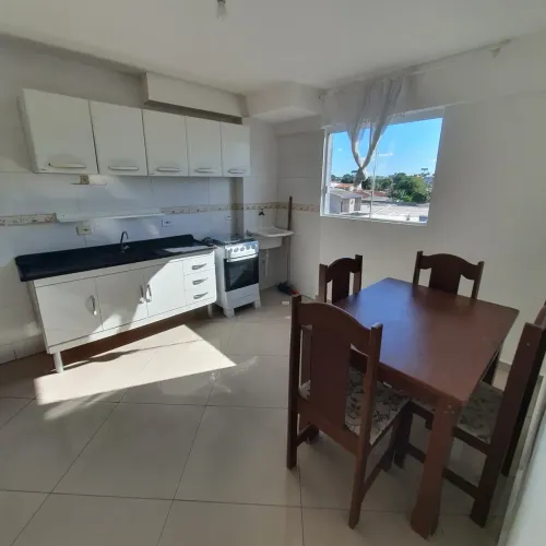 Apto/Kitinete com 1 quarto, Sala integrada com Cozinha, no Cajuru em Curitiba- Pr.
