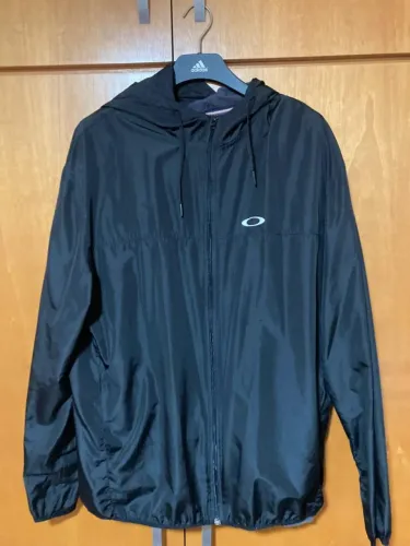 Oakley Corta Vento Preto
