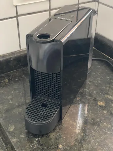 Cafeteira Nespresso Essenza Mini Preta 220V