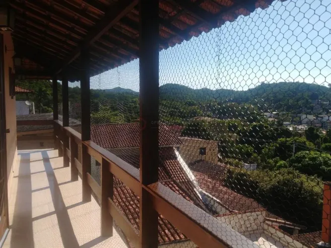 Casa em Pendotiba | 4 qts(3 Suítes), Amplo quintal, 4 Vagas cobertas