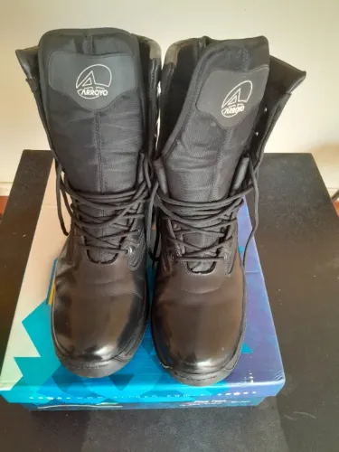 Coturno Arroyo Plus tech
