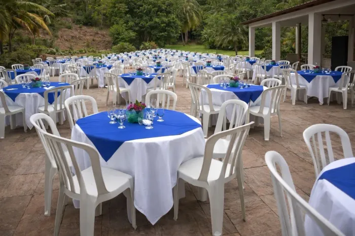 Locação/aluguel de mesas e cadeiras 