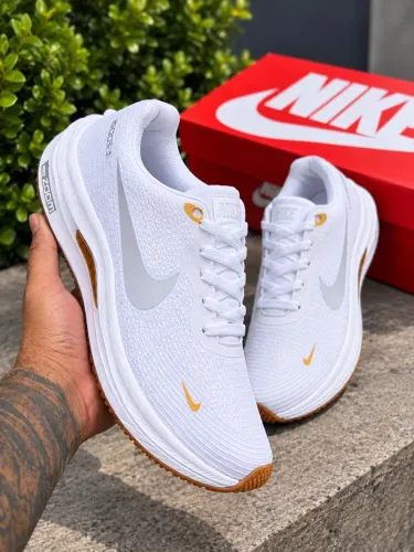 Tênis Nike Zoom Branco com Dourado