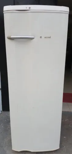 Geladeira Electrolux. Faço a entrega *