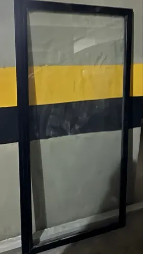 Painel fixo de vidro