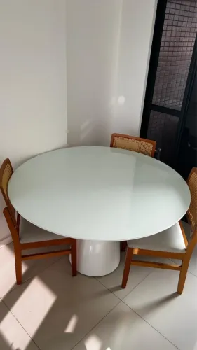 Mesa redonda laqueada