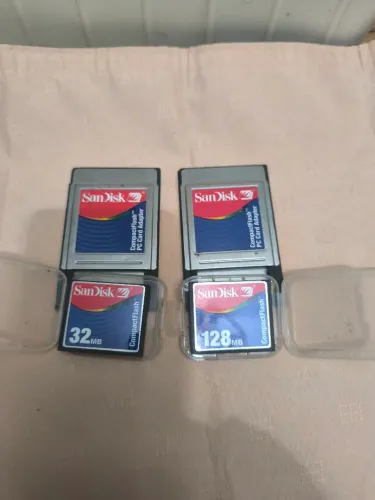 SanDisk 32 MB e 128 MB.