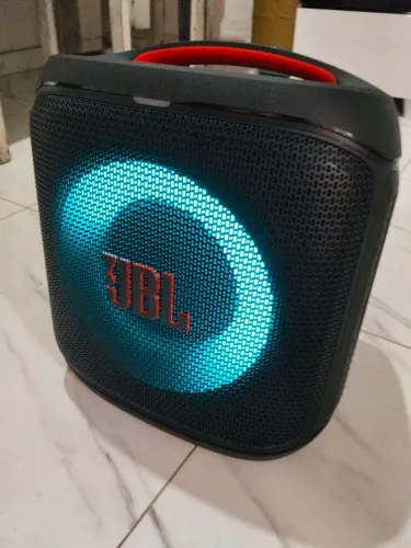 Caixa de som JBl nova