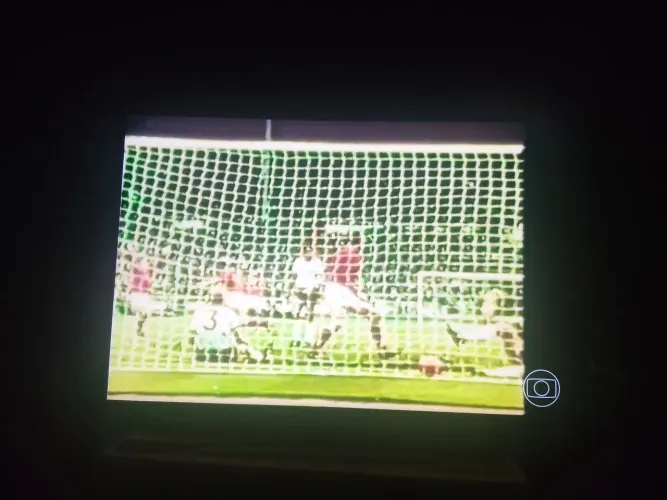 vendo uma tv Samsung 4k 50 polegadas com Ia inteligente artificiais comando de voz