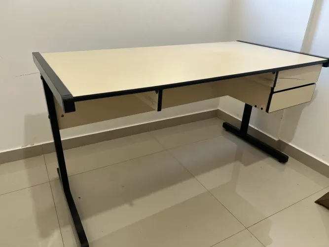 Mesa de escritório grande 
