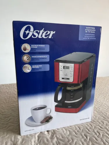 Cafeteira Oster programável 12 xícaras  Modelo: Oster BVSTDC4401RD (vermelha)