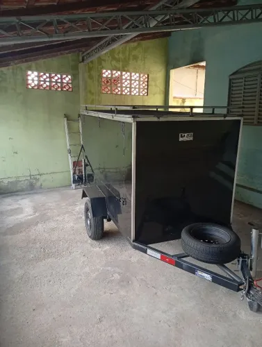 Carretinha reboque baú