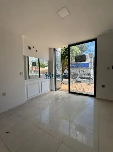 Prédio Comercial no Tirol