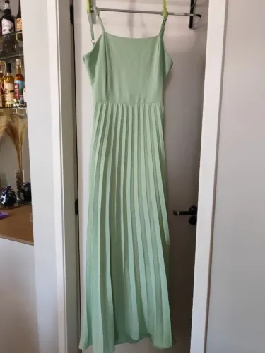 Vestido Longo Verde Menta Modelo Saia Plissada e Amarração