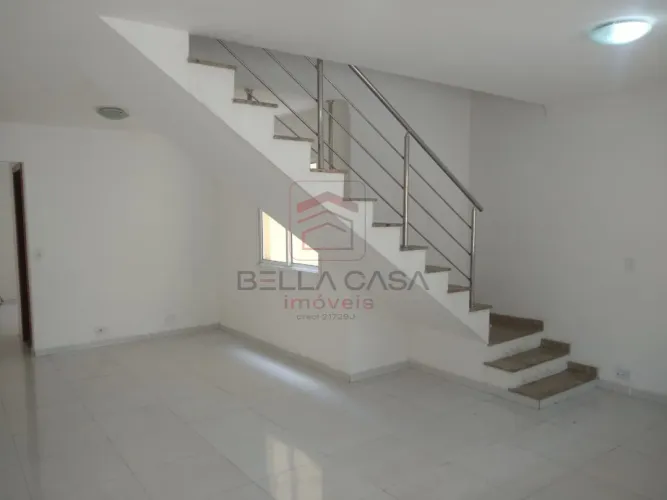 Sobrado com 3 Quartos à venda, 112m² - Jardim Avenlino
