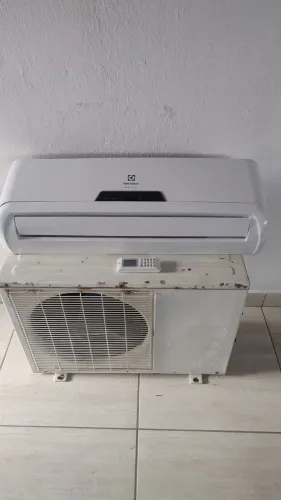vendo ar-condicionado Electrolux funcionando perfeitamente 