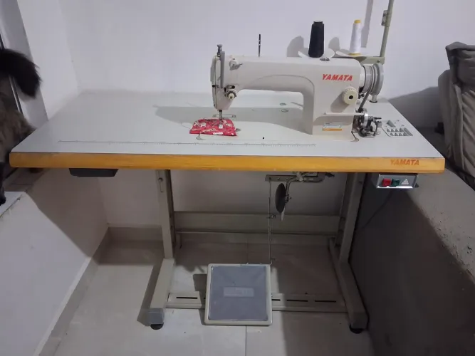 Máquina de Costura Industrial Reta Yamata FY870P