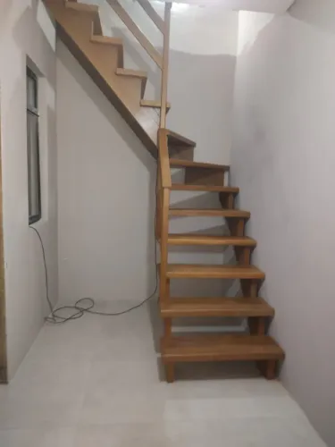 Escada tipo L início 3 degraus de 80cm restante 70cm