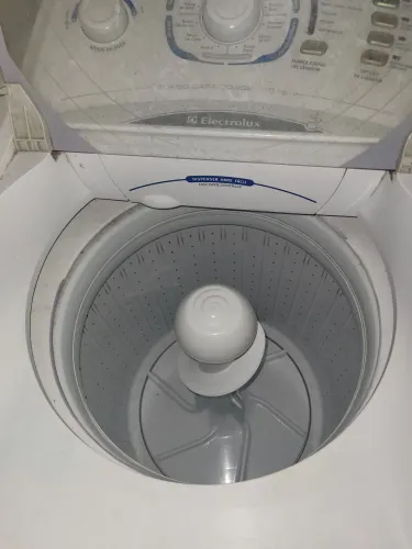 Maquina de lavar Electrolux 13kilos, não liga, ótima para usar as peças. vim retirar.