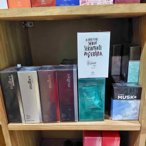 Perfumes masculinos na promoção