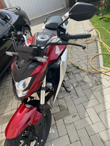 Vendo CB 300 Twister F 2026 270 km isso mesmo antes de 1000 novinha