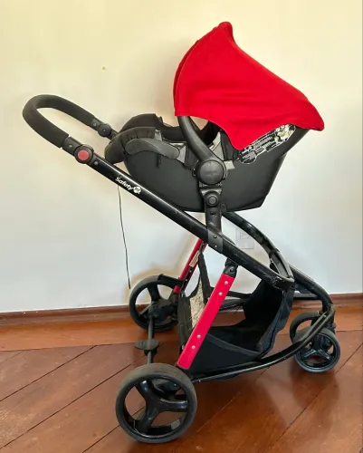 Carrinho com kit completo de bebê unissex