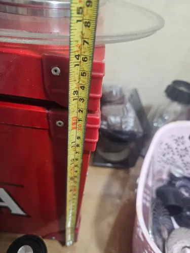 Caixa Térmica Cooler Metal Itaipava vermelha.