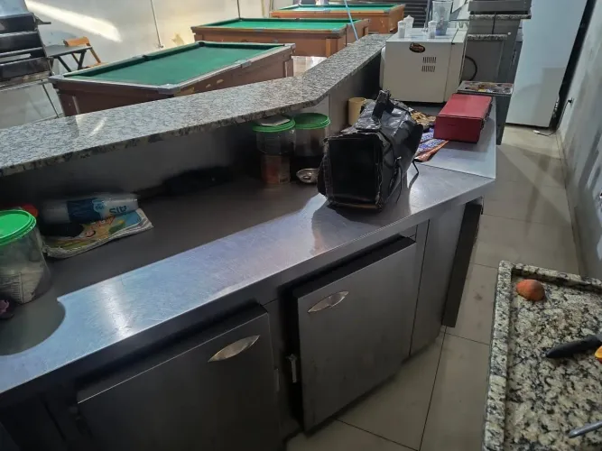 Vendo balcão refrigerado de mármore, foi pago 25.000