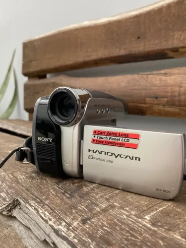 Filmadora Sony Handycam DCR-HC26 MiniDv 2000s - Ligando