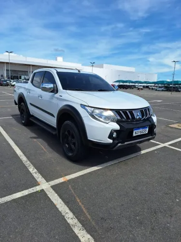 Mitsubishi L200 Tri. Outd. HPE 2.4 CD 4X4 Die. AUT 2021