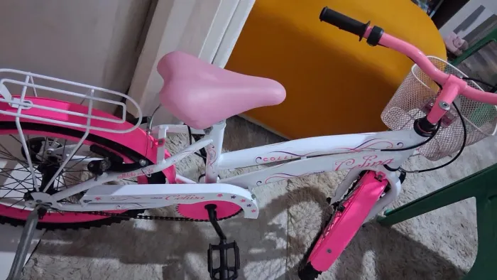 Bicicleta infantil menina em bom estado aro 20 pouco usada