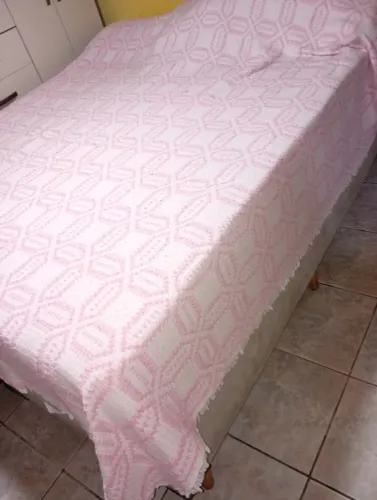 VENDE-SE CAMA QUEEN, SEMI NOVA, SEM DETALHES, E COM COLCHÃO 