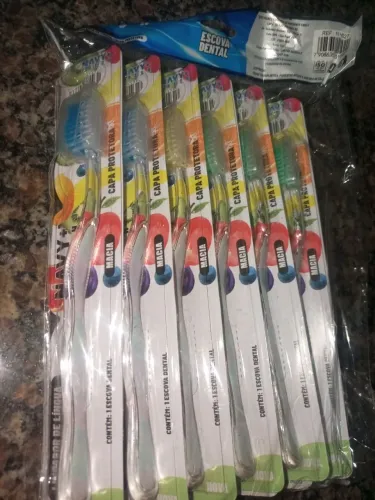 Pacote com 12 escovas de dente Navy macias adulto