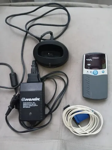 Oxímetro portátil PalmSat 2500A com base carregadora 2500C Nonin