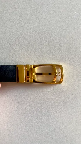 Cinto Gucci 100% original ; reversível (um lado preto e outro off white) novo