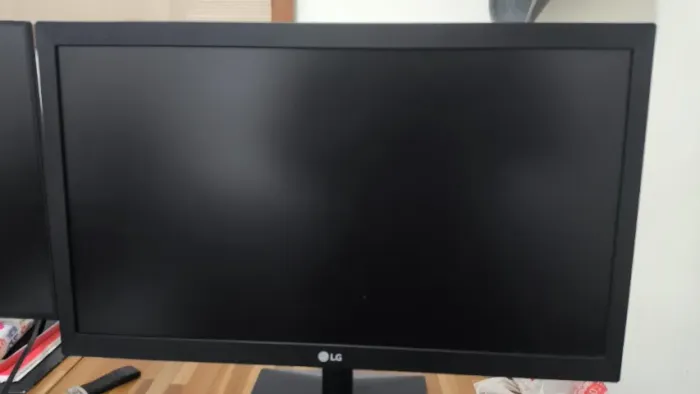 Monitor LG 19.5" LED HDMI/VGA (Modelo 20MK400H) - Perfeito Estado