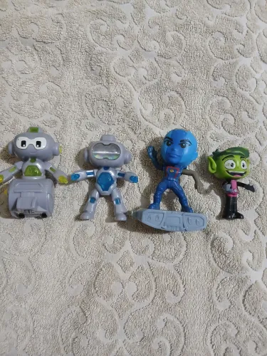 Bonecos para colecionadores 4 peças