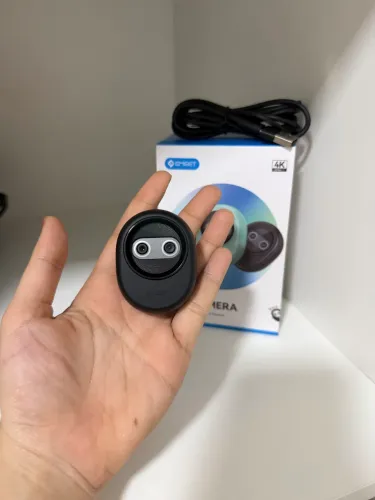 Câmera EMEET Piko 4K Ultra HD com IA - Nova - Cor Preta