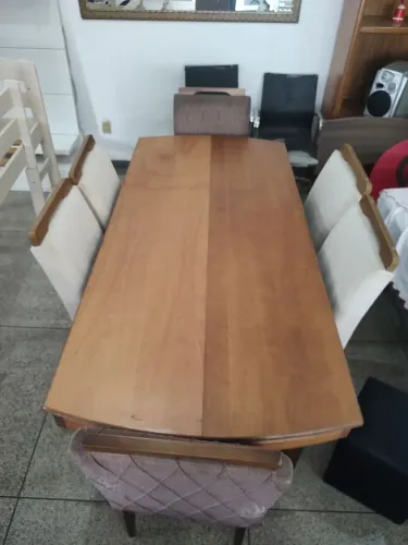 MESA DE MADEIRA PARA 6 A 8 CADEIRAS
