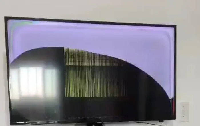 Vende se um tv com defeito 