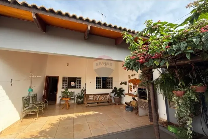 Sua Casa dos Sonhos em Jataí: 3 Quartos, Churrasqueira!