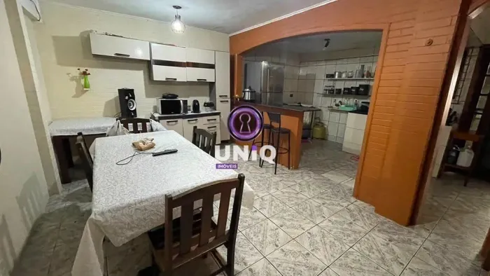 Sobrado com Ponto Comercial
