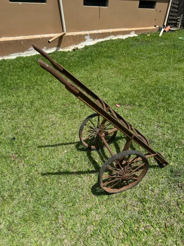 Carinho de mão antigo