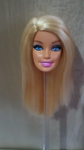 Cabeça boneca barbie 