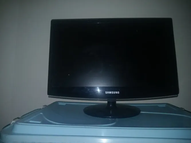 Vendo TV e monitor 24 polegadas